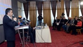 ՀՅԴ Հայաստանի գերագույն մարմնի ներկայացուցիչ Արմեն Ռուստամյանը ելույթ է ունենում խորհրդաժողովում: