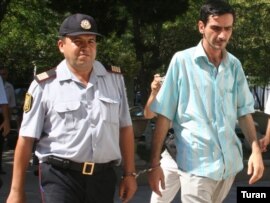 «Müşfiqin vəziyyəti getdikcə pisləşir»