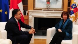 Ashton gjatë takimit me presidentin e Gjeorgjisë, Mikheil Saakashvili. Tbilisi, 26 nëntor 2012.