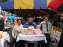 Ethnic Armenians working at a market in Nazran (file photo) (RFE/RL)