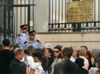 Russians at the Russian Embassy in Tbilisi on October 5 (ITAR-TASS)