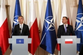 Генеральный секретарь НАТО Йенс Столтенберг и президент Польши Анджей Дуда в Варшаве. 7 июля 2016 года