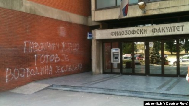 Grafiti protiv bivšeg gradonačelnika Novog Sada
