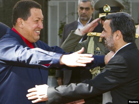 محمود احمدی نژاد، رییس جمهور ایران همراه با هوگو چاوز، همتای ونزوئلایی خود