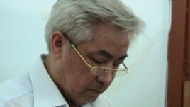 Former Zhanaozen Mayor Zhalghas Babakhanov sits in the court in July.