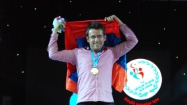 Turkey - Grandmaster Levon Aronian celebrates Armenia's victory in the 2012 World Chess Olympiad in Istanbul, 9Sept2012.