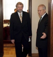The speaker of the Sejm, Marek Jurek, welcomes the united opposition's candidate in the Belarusian presidential elections, Alyaksandr Milinkevich, in January in Warsaw (file photo) (epa)