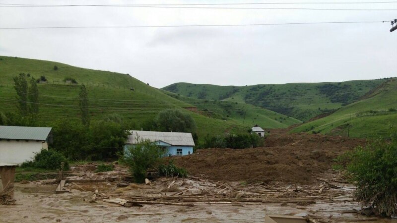 МЧС: В Кыржоле возникла опасность схода еще одного оползня