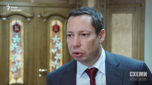 Голова правління «Укргазбанку» Кирило Шевченко, вважає: якщо банк за дним кредитом не отримує ніяких платежів, то працювати з проблемною заборгованістю можна шляхом продажу такого активу
