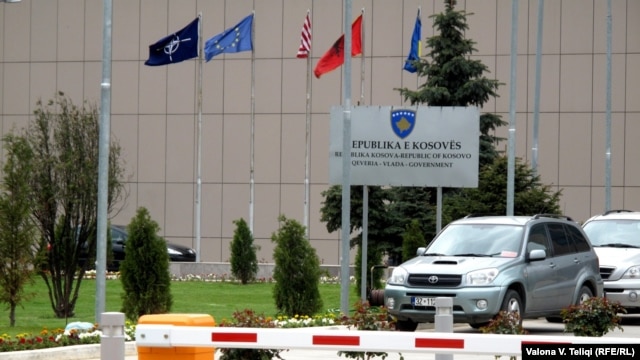 Tabla ispred zgrade Vlade Kosova