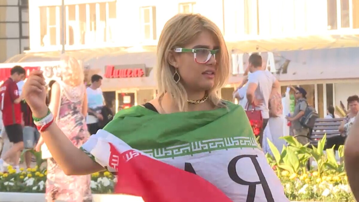 Iran S Female Fans Ditch Their Head Scarves