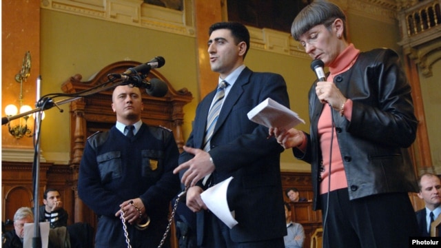 Hungary - Ramil Safarov, an Azerbaijani officer who hacked to death an Armenian colleague, testifies at his trial in Budapest, 13Apr2006.