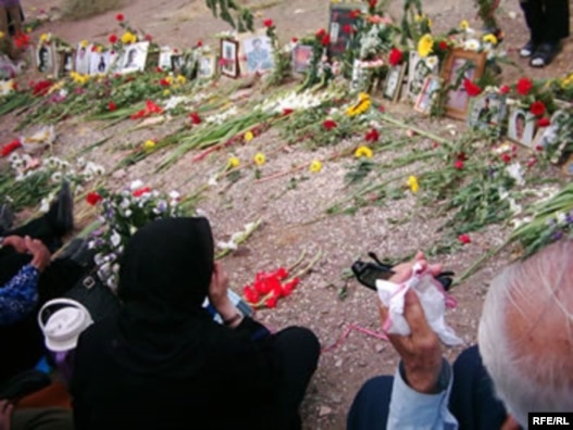 http://gdb.rferl.org/1C9C3D14-ECEA-45E9-A97D-7D54C5B42B19_w527_s.jpg