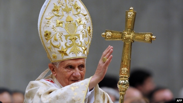 Pope Benedict prayed for peace in the Miidle East during his traditional Christmas Eve mass at the Vatican. (file photo)