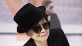 Yoko Ono na otvaranju izložbe u Frankfurtu, 14. februara 2013.