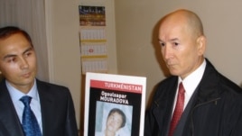 France/Turkmenistan -- Annadurdy Hadjiyev (or Annadurdy Khadjiev ) (R), brother of Ogulsapar Muradova standing next to Turkmen diplomat (L) (unidentified) after demonstrators forced their way into the Turkmen embassy in Paris, 18Sep2008