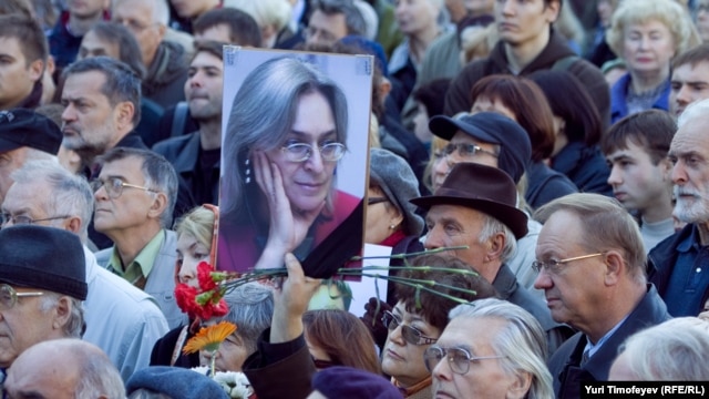 Gathering in Moscow to remember Anna Politkovskaya in 2010