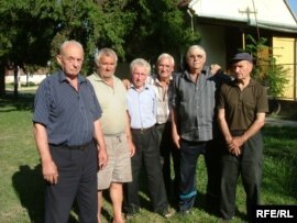 Umirovljenici, ostali bez mirovine. Foto: Drago Hedl.