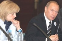Ella Pamfilova (left) with Russian President Vladimir Putin at a pre-G8 meeting of international NGOs in early July (official site)