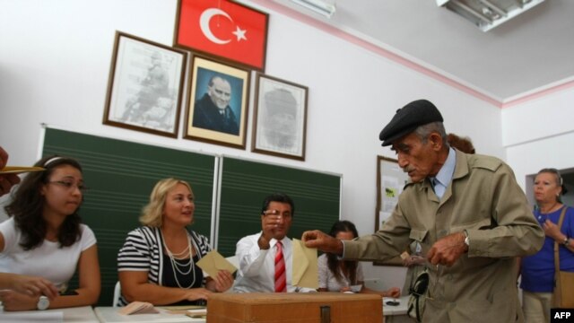 A man casts his referendum vote in Ankara.