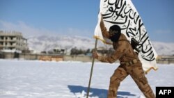 Водворение флага повстанческой сирийской группировки «Джейш аль-Ислам».