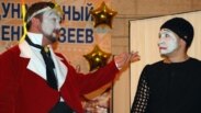 Артисты немецкого театра в Центральном государственном музее на акции "Ночь в музее". Алматы, май 2012 года.