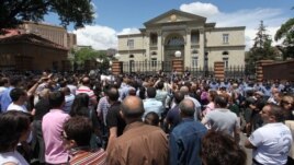 Armenia - A protest outside the presidential palace in Yerevan against the violent death of military doctor Vahe Avetian, 1Jul2012.