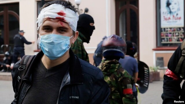 Раненый участник одесского Антимайдана во время столкновений 2 мая