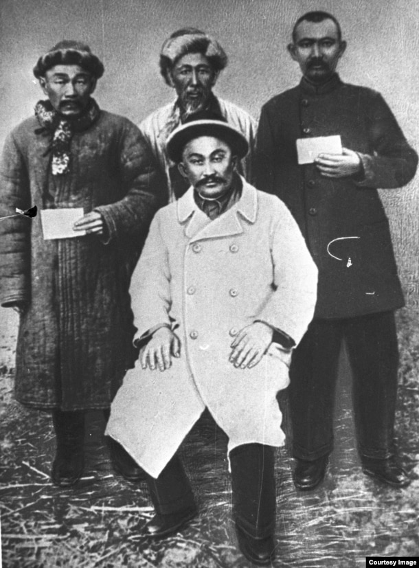 1916 жылғы көтеріліс кезіндегі Амангелді Иманов жасағының байланысшылары.