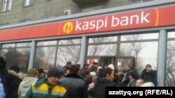 Clients of Kazakhstan's Kaspi Bank queue to withdraw deposits on February 19.