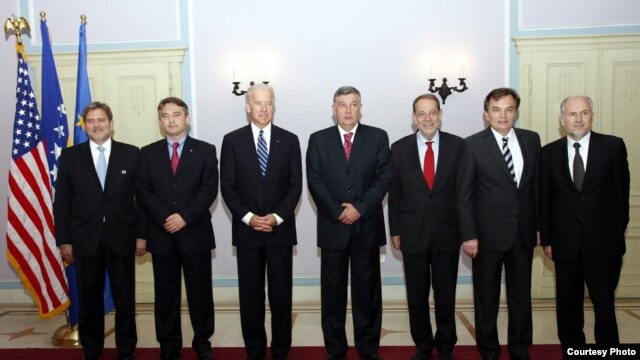 Potpredsjednik SAD Džozef Bajden, ambasador SAD u BiH Čarls Ingliš,Havijer Solana (visoki predstavnik EU za vanjsku politiku i sigurnost),Valentin Incko (visoki predstavnik u BiH) i članovi Predsjedništva BiH u Sarajevu,19.05.2009.