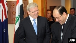 Kevin Rudd (L) and Nuri al-Maliki