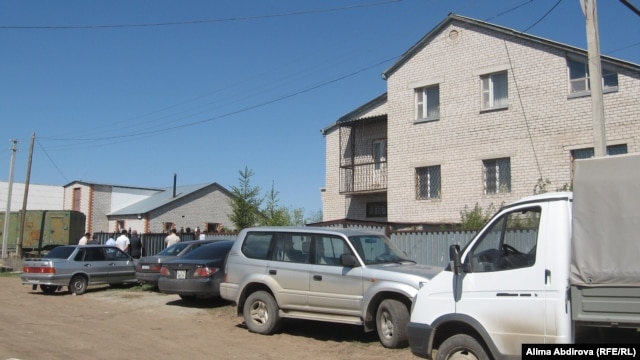 The scene outside the home in Aktobe, western Kazakhstan, of Rahimjan Makhatov during a funeral prayer on May 20.