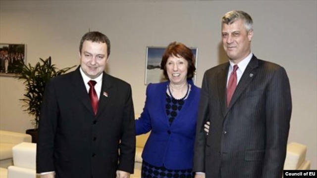 Serbia's Ivica Dacic (left), EU foreign-policy chief Catherine Ashton (center), and Kosovo's Hashim Thaci met in January in Brussels.