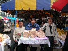 Russia -- Armenian bakers in Nalchik's marketplace, 3 mar. 2006
