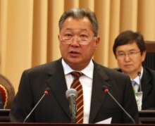 Kyrgyzstan - President Kurmanbek Bakiev addresses the nation from the parliament building, Bishkek, 28Sep2009