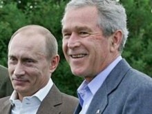 U.S. -- President George W. Bush (R) and Russian President Vladimir Putin at Walker's Point in Kennebunkport, Maine 02Jul2007