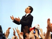 France -- Nicolas Sarkozy is being applauded by the crowd as he arrives to deliver a speech in Paris, 06May2007
