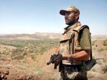 Pakistan -- A Pakistani army soldier patrol in Spinkai village in South Waziristan, 18May2008