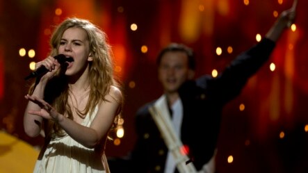 “Ýewrowideniýe” festiwalynyň final tapgyrynda daniýaly Emmelie de Forest ýeňiji boldy. Malmo, 18-nji maý, 2013.