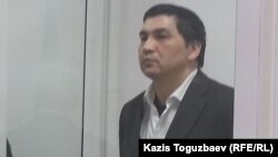 Блогер Ермек Тайчибеков в зале Кордайского районного суда Жамбылской области во время оглашения приговора по его делу. Поселок Кордай Жамбылской области, 11 декабря 2015 года.