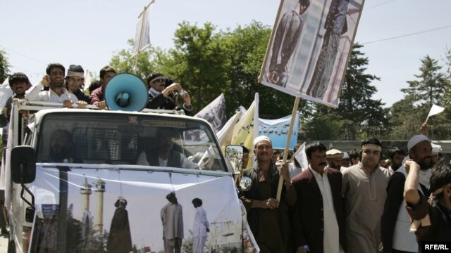 Demonstrators outside the Iranian Embassy in Kabul   