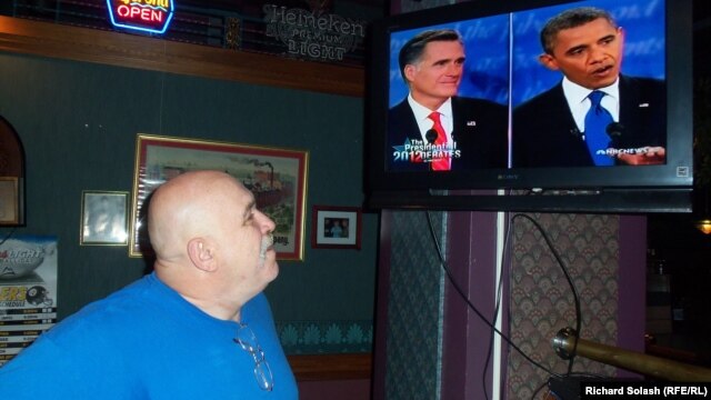David Dials watches the Obama-Romney debate at Froehlich's.