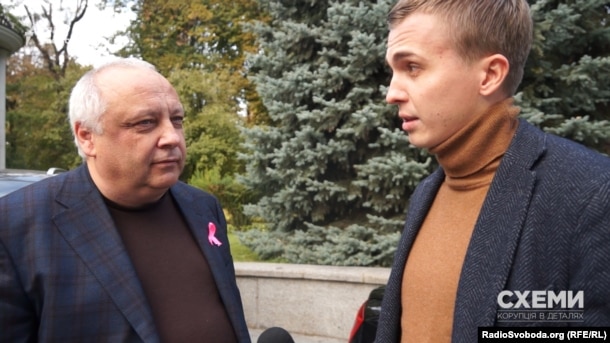 Голова депутатської фракції партії «Блок Петра Порошенка» Ігор Гринів запевняв, що готовий про все розповісти журналістам, проте все ж ухилявся від деяких запитань