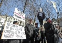 Ultranationalists in Moscow protesting the return of the Baldin Collection to Germany in 2003