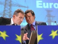 European Commission President Jose Manuel Barroso (right) and Energy Commissioner Andris Piebalgs in Brussels today (epa)