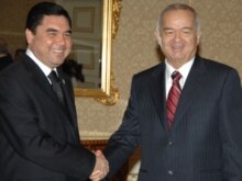 Uzbekistan/Turkmenistan –Uzbek President Islam Karimov shakes hand with visitng Turkmen counterpart Gurbanguly Berdymukhammedov, 10mar2008