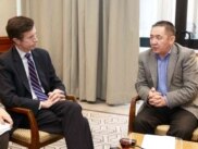 АКШ Мамлекеттик катчысынын жардамчысы Роберт Блейк жана Султан Жумагулов, 2-декабрь, 2011-жыл