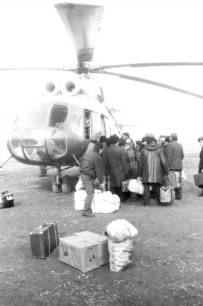 Armenians being evacuated from Karabakh to Armenia in 1989 (Photolur)