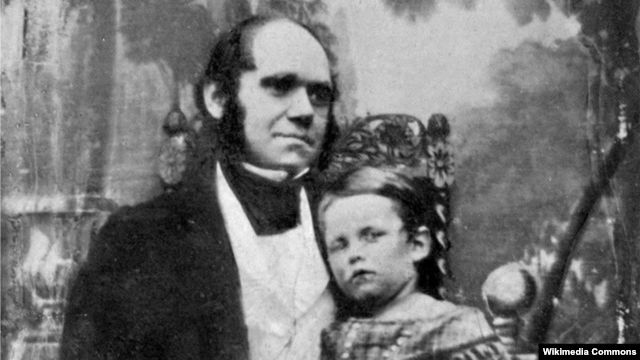 Чарлз Дарвин в 1842 году со старшим сыном Уильямом